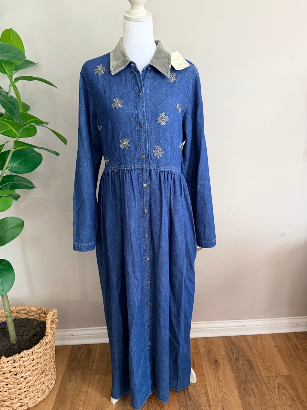 Vintage Sigrid Olsen Blue Denim Maxi Dress with Embroidered Accents Size M- NWT